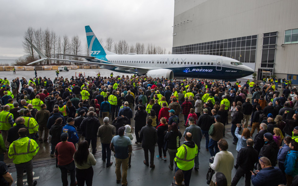 737 MAX 7